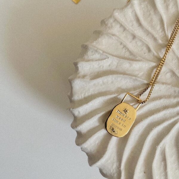 Bloom Affirmation Necklace – Gold Pendant with Positive Engraving