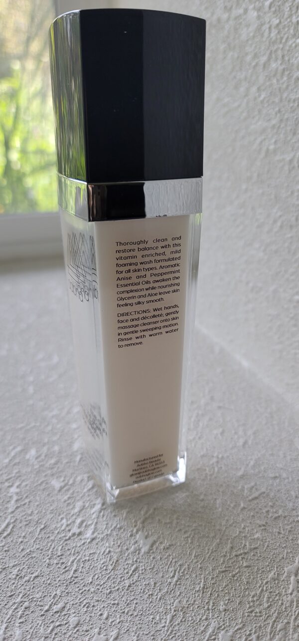 Aabha Get The Glow Face Wash